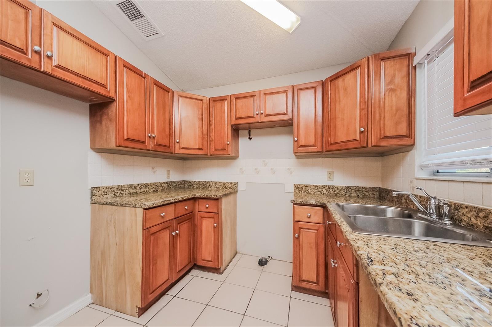 Image 7 of 16 For 638 Iowa Woods Circle E