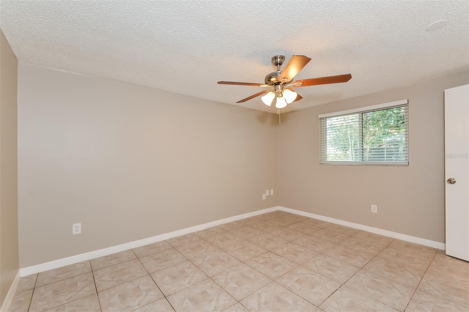 Image 11 of 16 For 5348 Durango Avenue