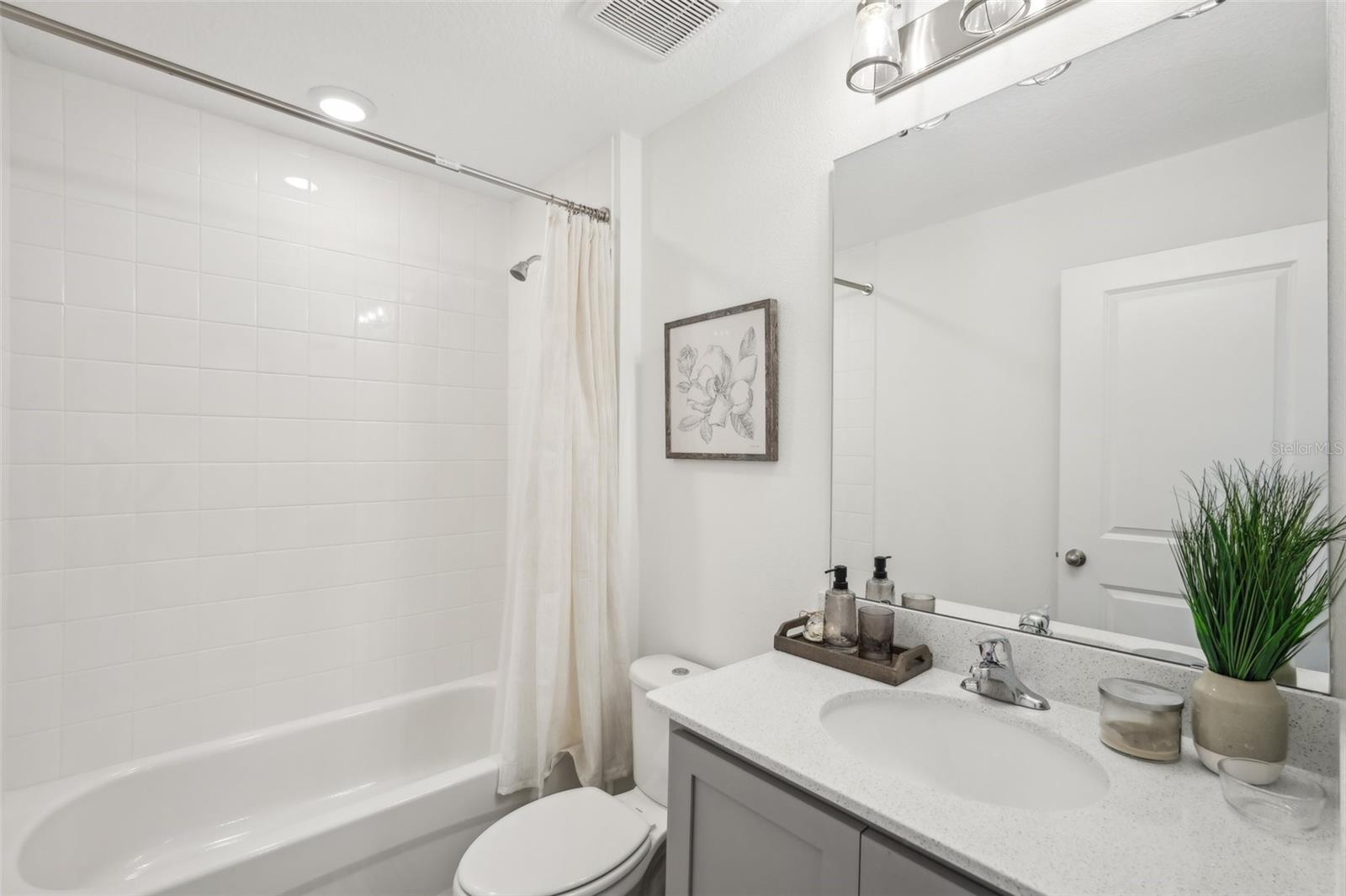Image 18 of 26 For 734 Longboat Drive