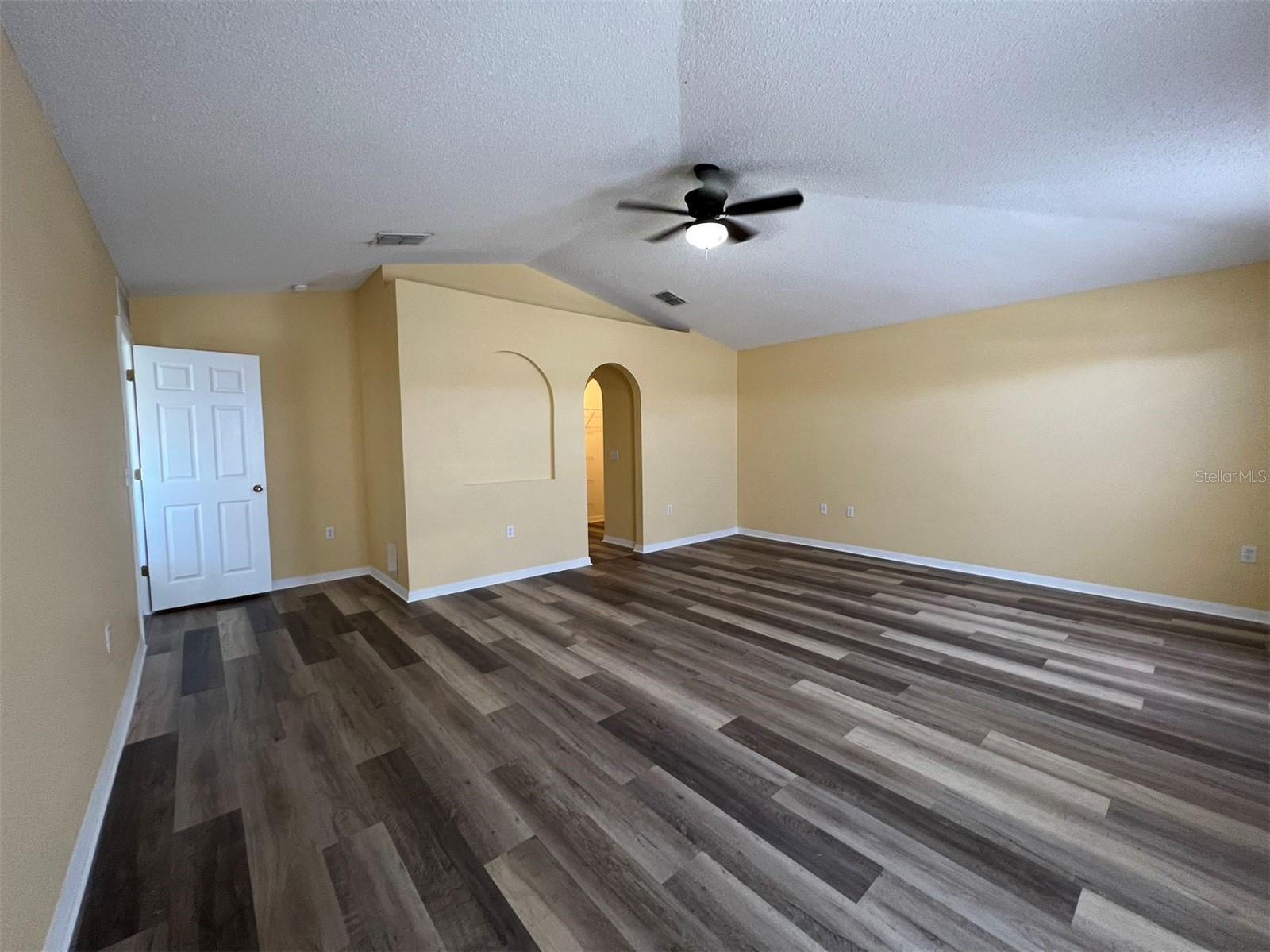 Image 10 of 15 For 12092 Elgin Boulevard