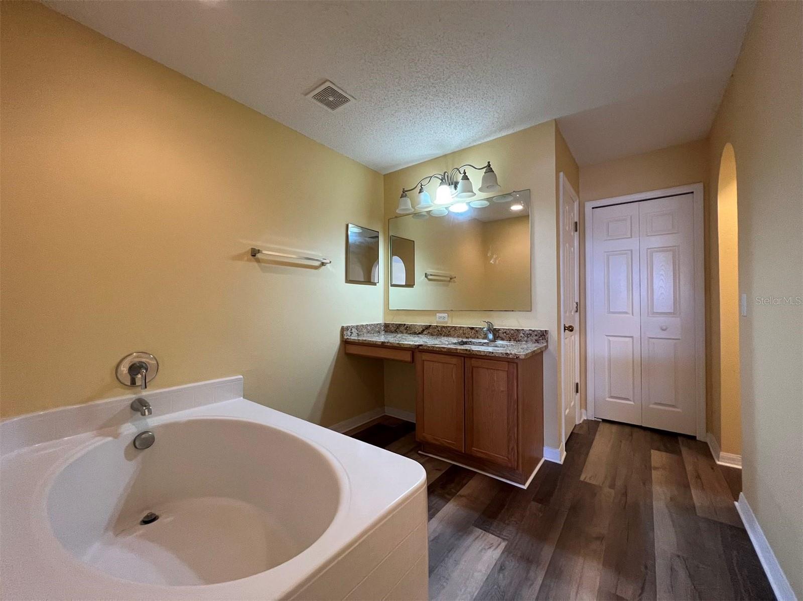 Image 11 of 15 For 12092 Elgin Boulevard
