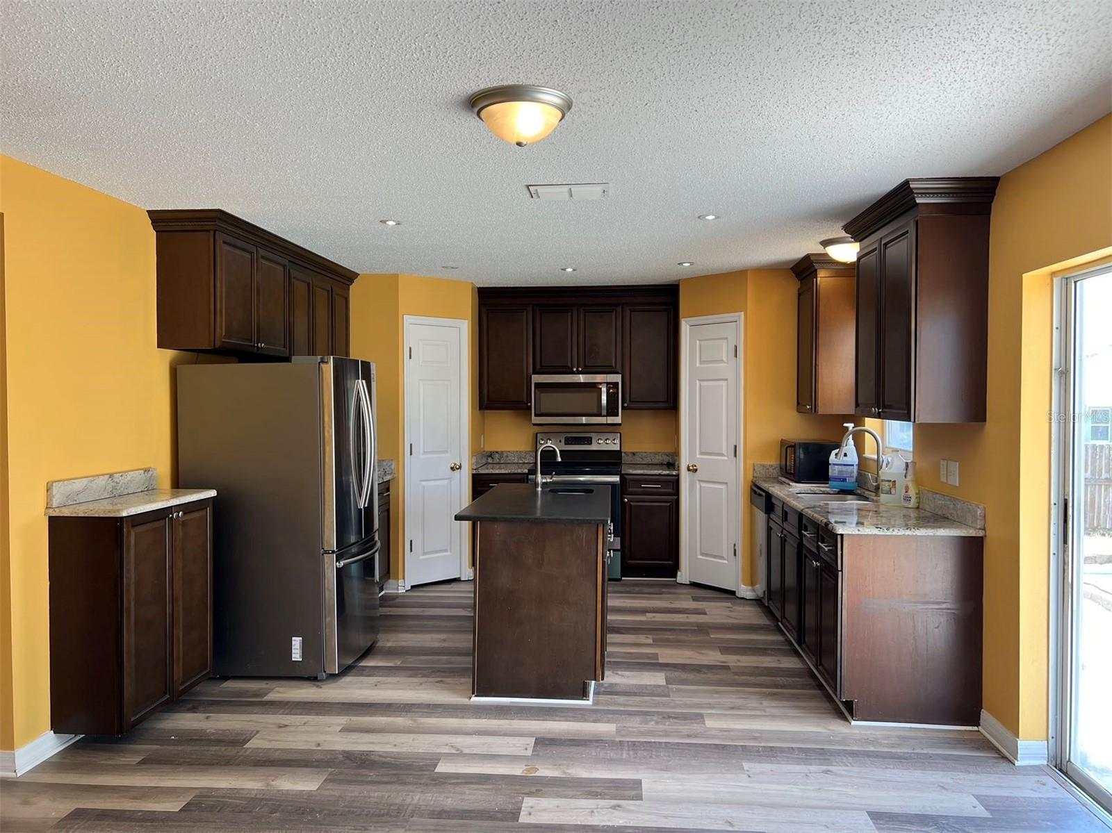 Image 5 of 15 For 12092 Elgin Boulevard