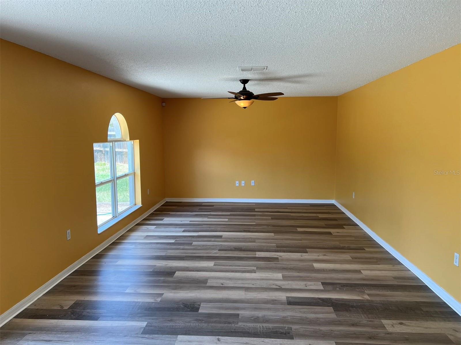 Image 6 of 15 For 12092 Elgin Boulevard
