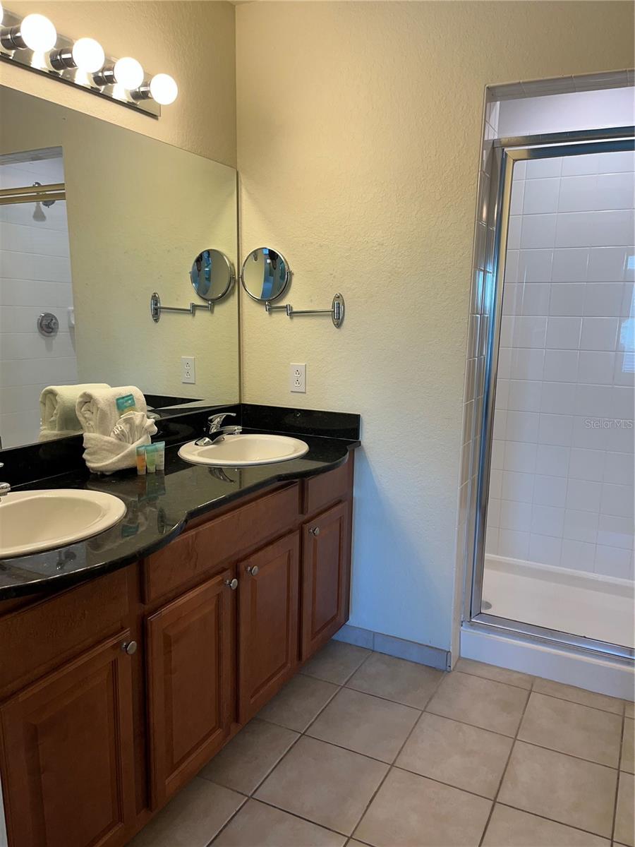 Image 17 of 41 For 8101 Resort Village Drive 3909
