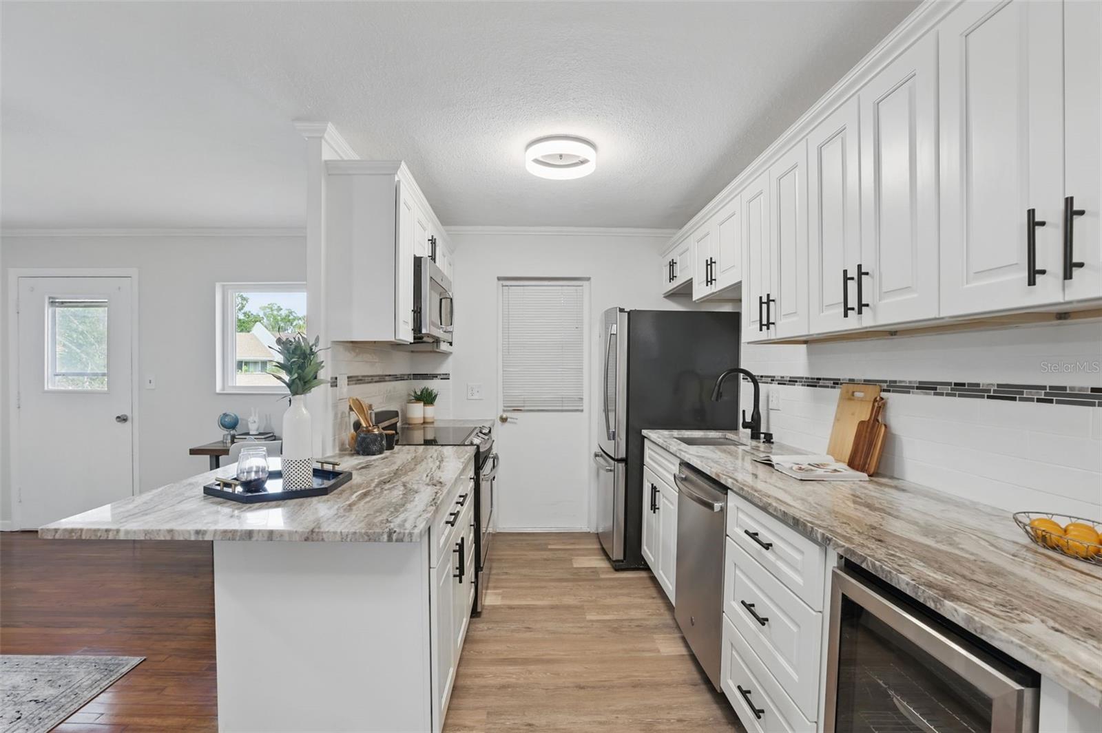 Image 6 of 21 For 320 Lakeview Street 214