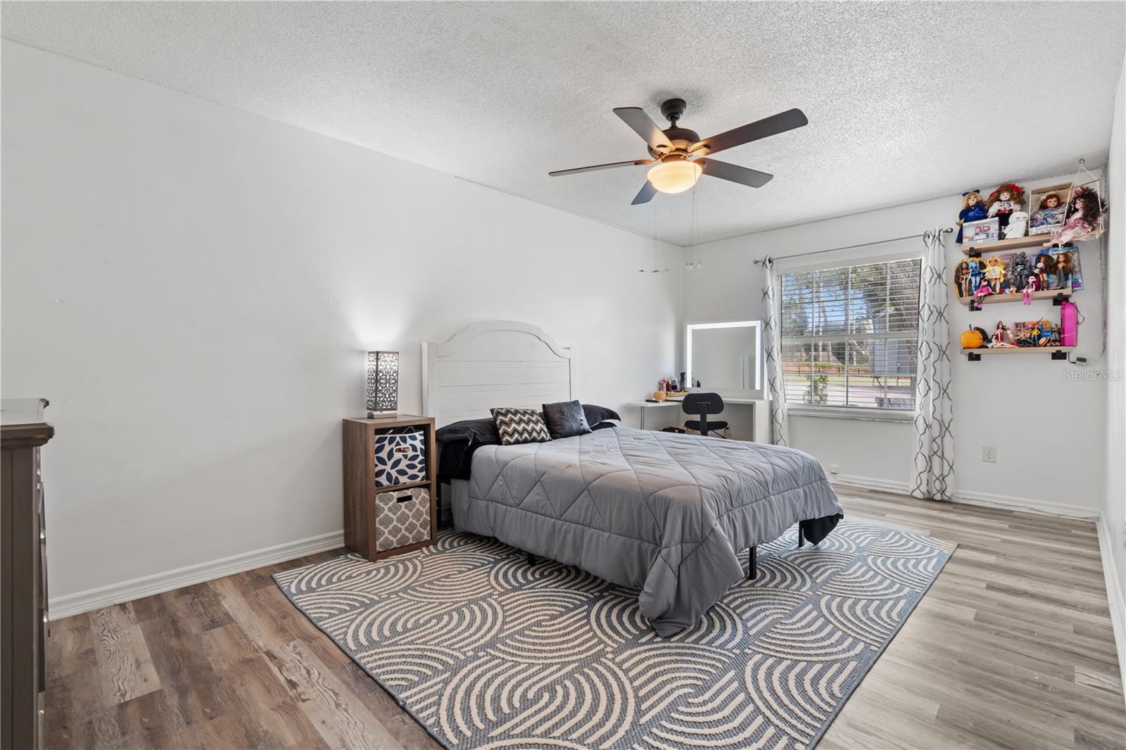 Image 22 of 45 For 335 Debary Avenue