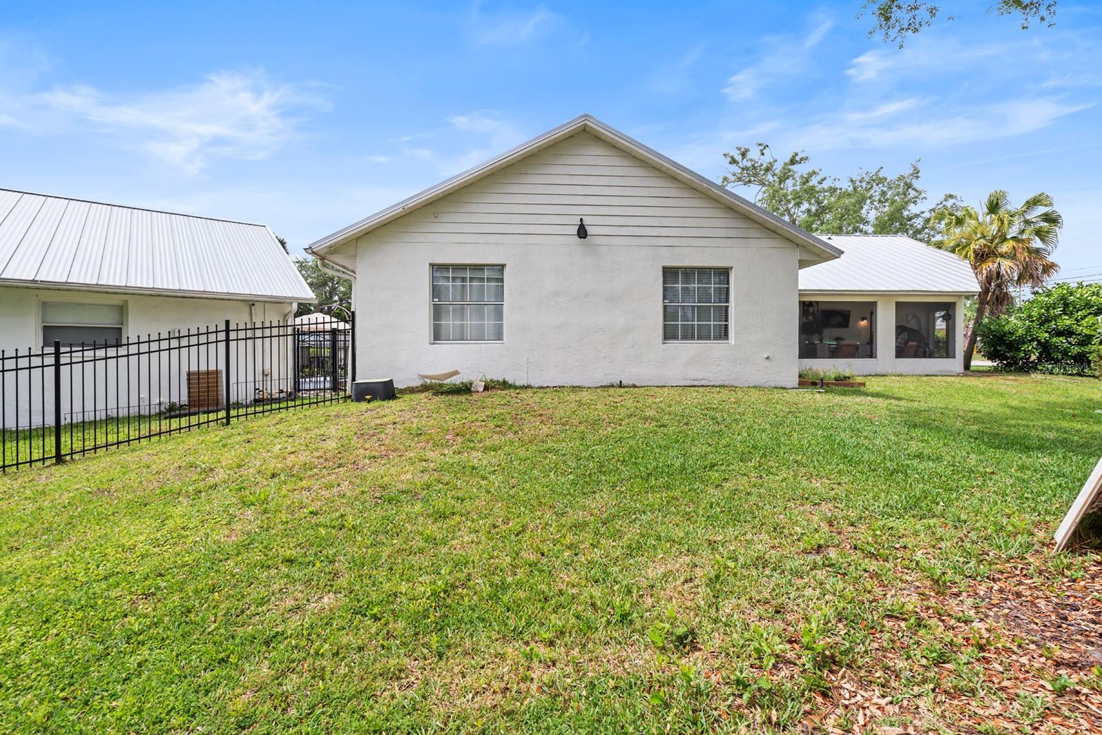 Image 34 of 45 For 335 Debary Avenue