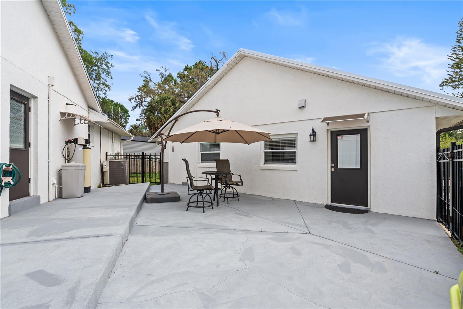 Image 41 of 45 For 335 Debary Avenue