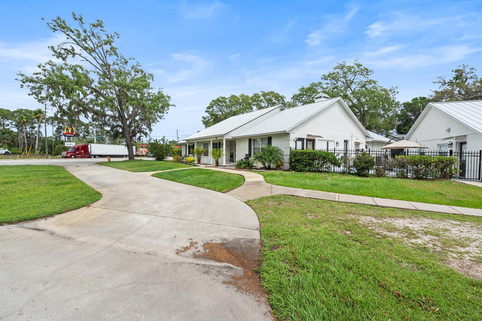 Image 42 of 45 For 335 Debary Avenue