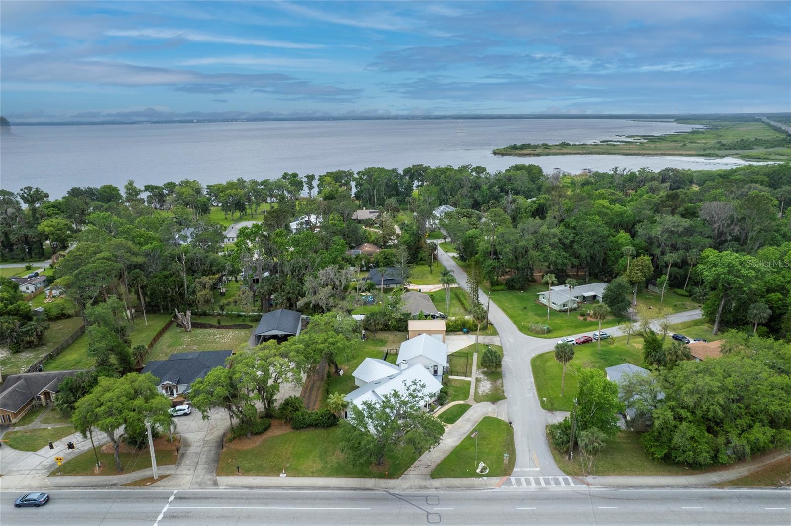 Image 43 of 45 For 335 Debary Avenue