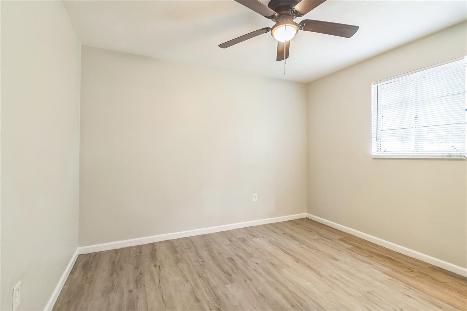 Image 14 of 29 For 6042 Bolling Drive