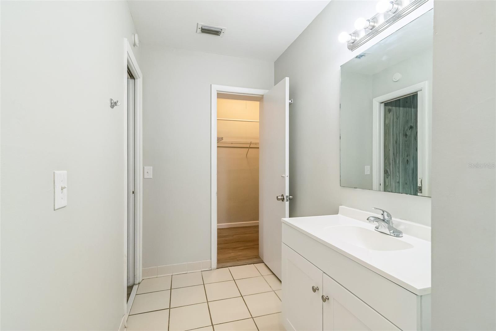 Image 18 of 29 For 6042 Bolling Drive