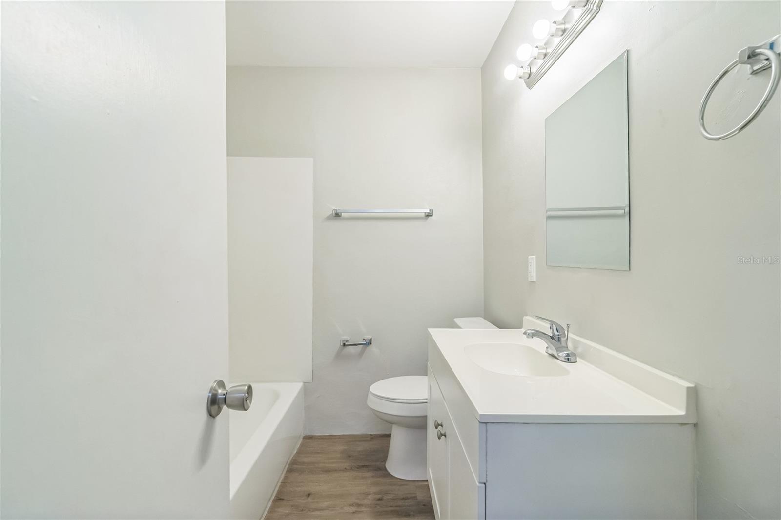 Image 22 of 29 For 6042 Bolling Drive