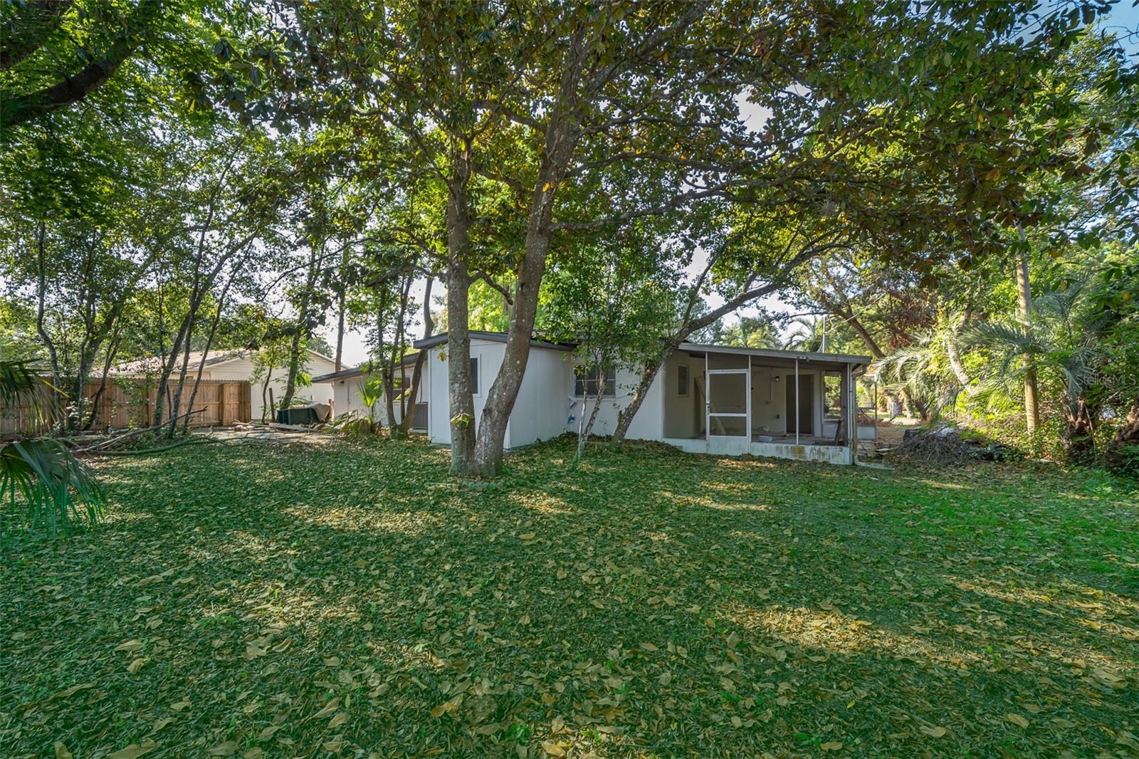 Listing photo id 20 for 2906 Monroe Street W