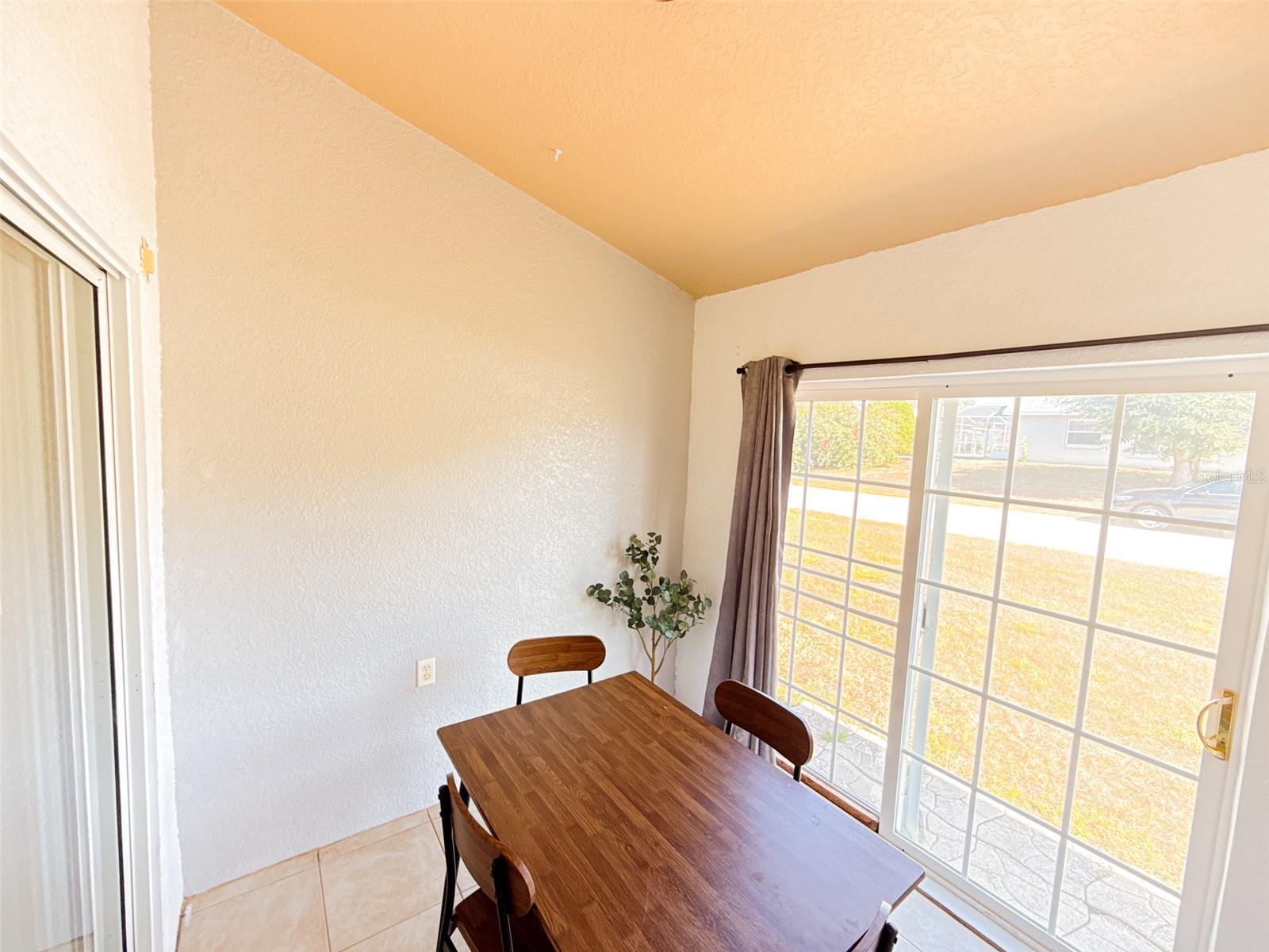 Image 11 of 37 For 407 Briarton Drive