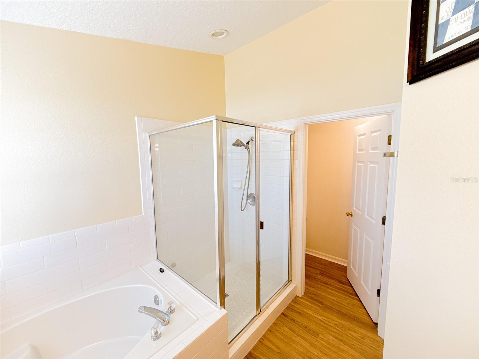 Image 16 of 37 For 407 Briarton Drive