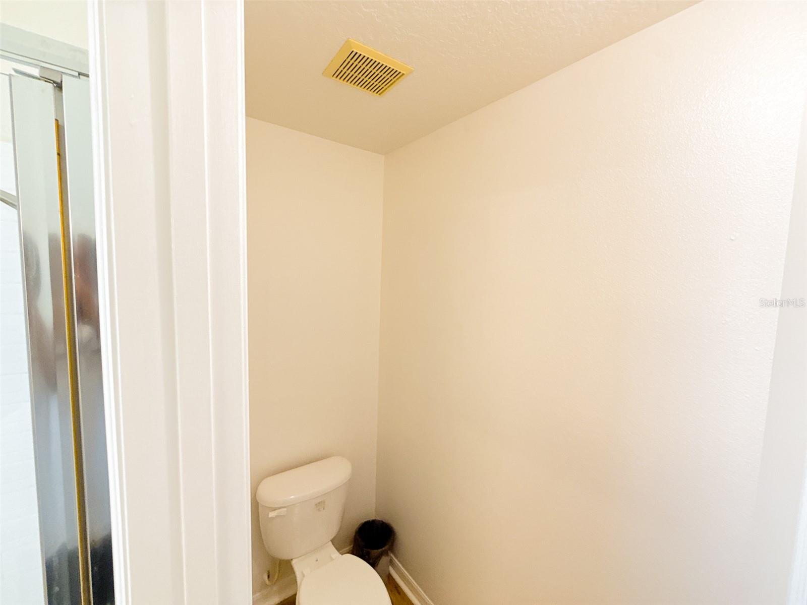 Image 17 of 37 For 407 Briarton Drive