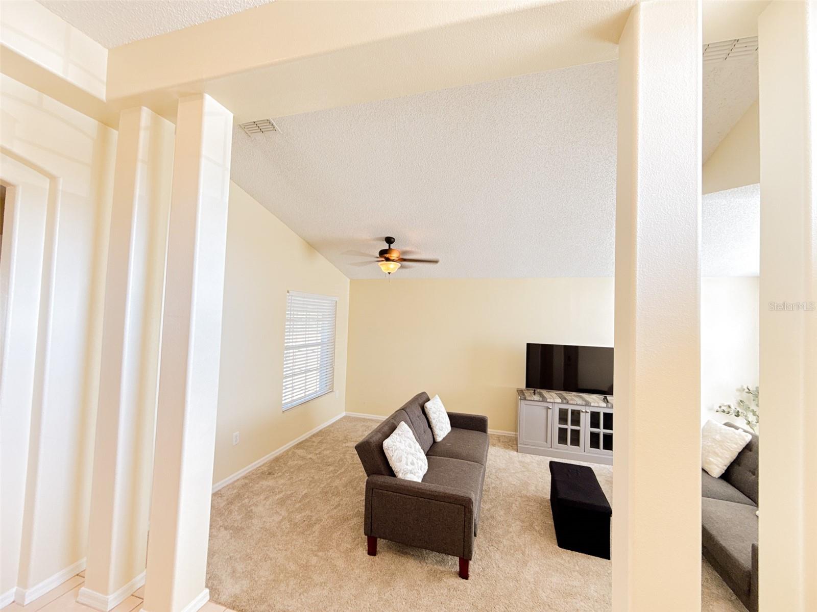 Image 6 of 37 For 407 Briarton Drive