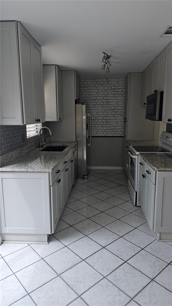 Image 4 of 5 For 1702 Shady Ridge Court 239