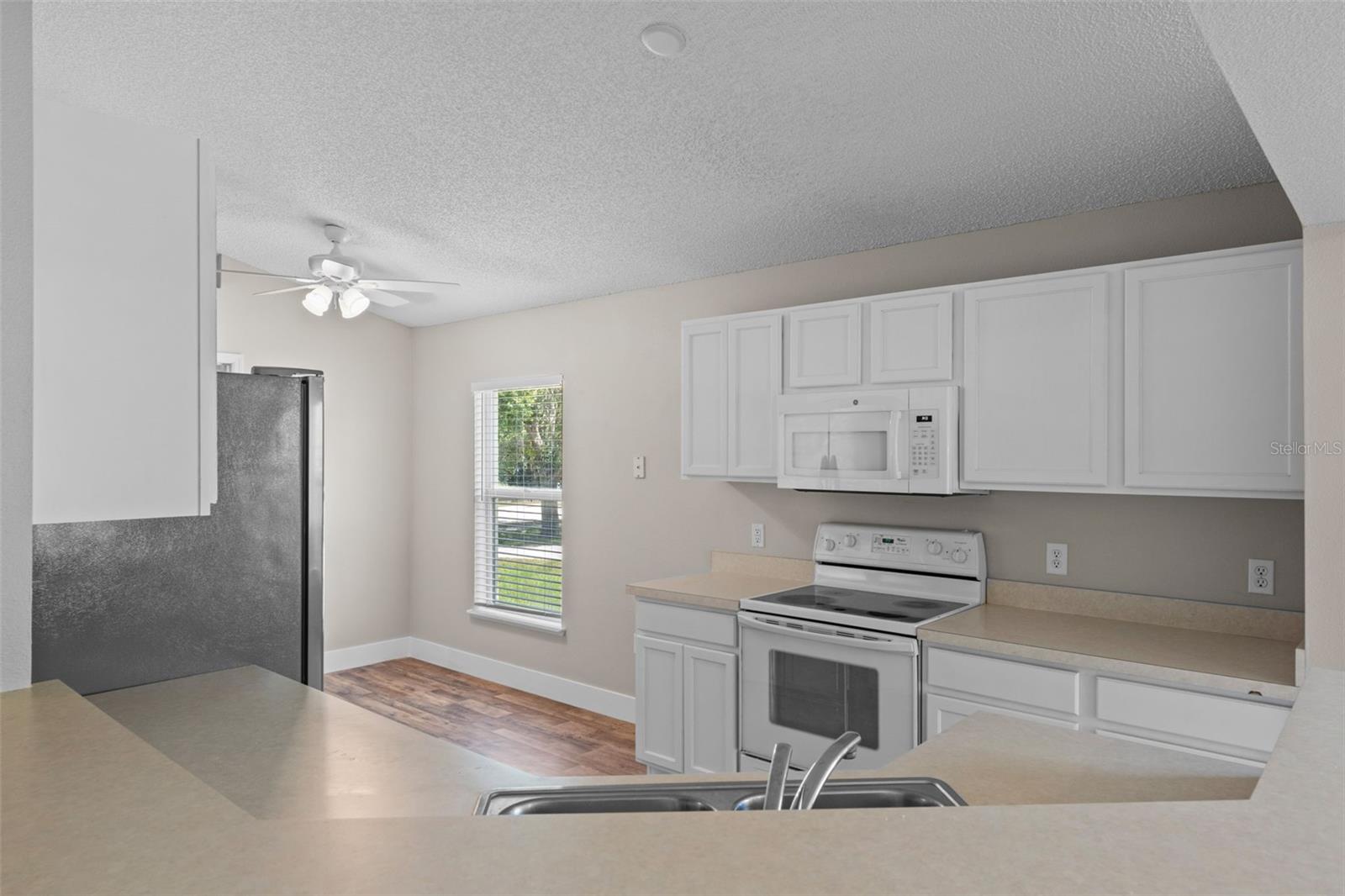 Image 13 of 35 For 16316 Meredrew Lane
