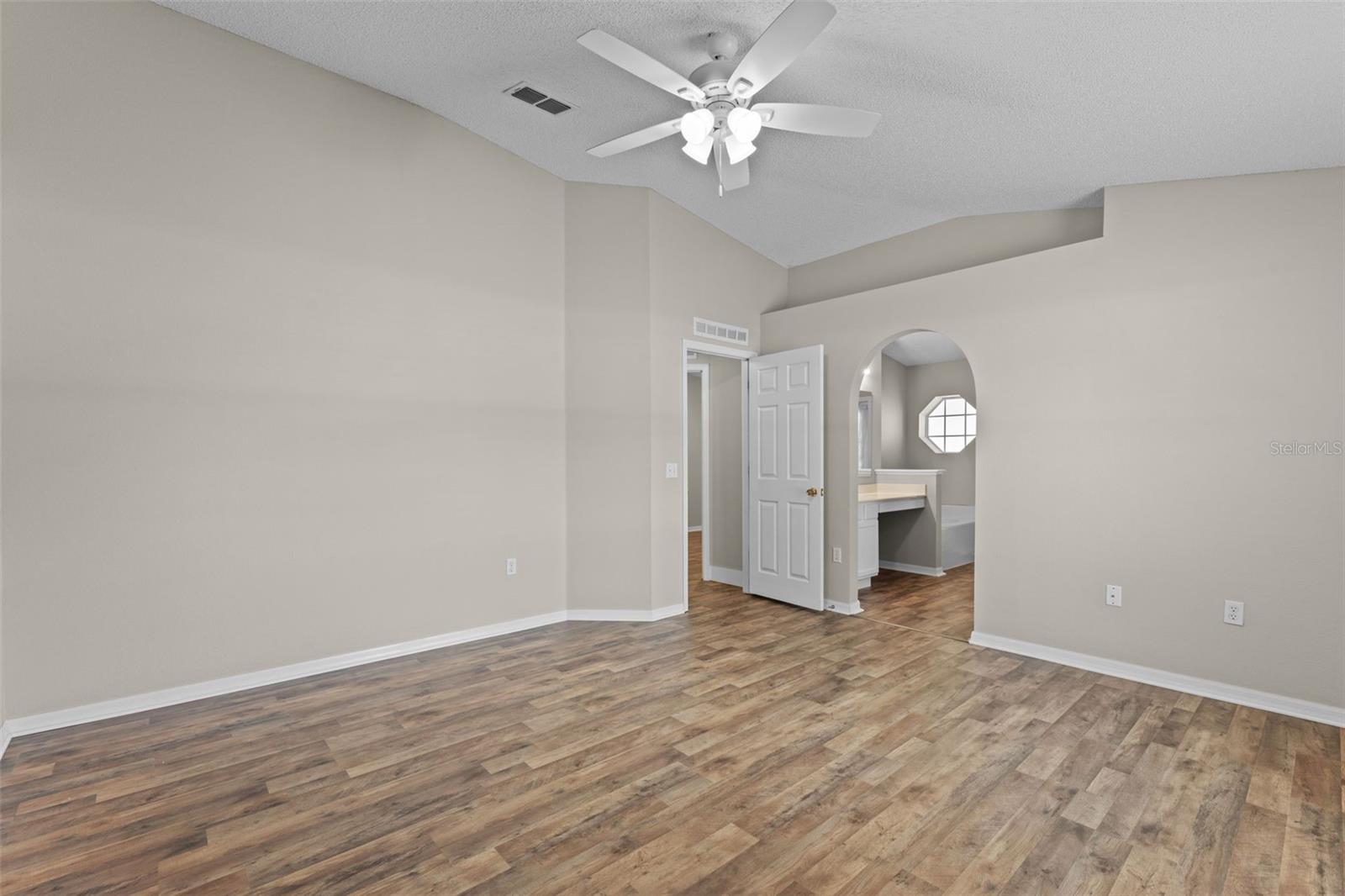 Image 15 of 35 For 16316 Meredrew Lane