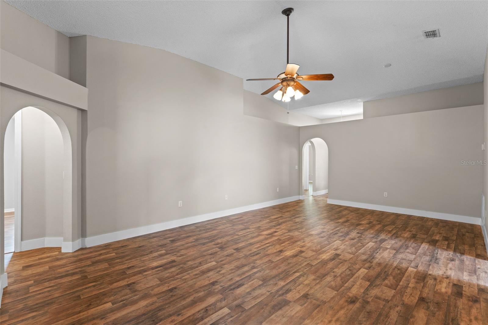 Image 6 of 35 For 16316 Meredrew Lane
