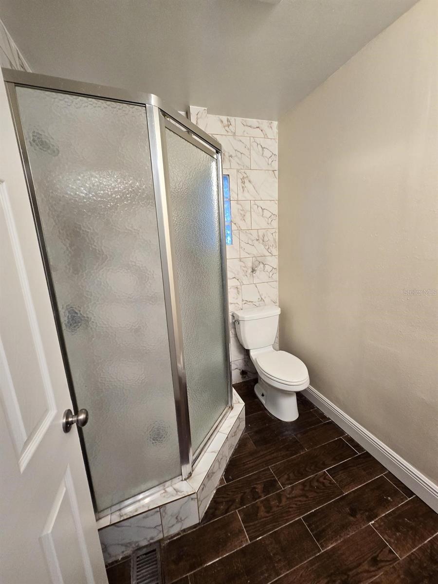 Image 15 of 27 For 453 Oakhurst Street