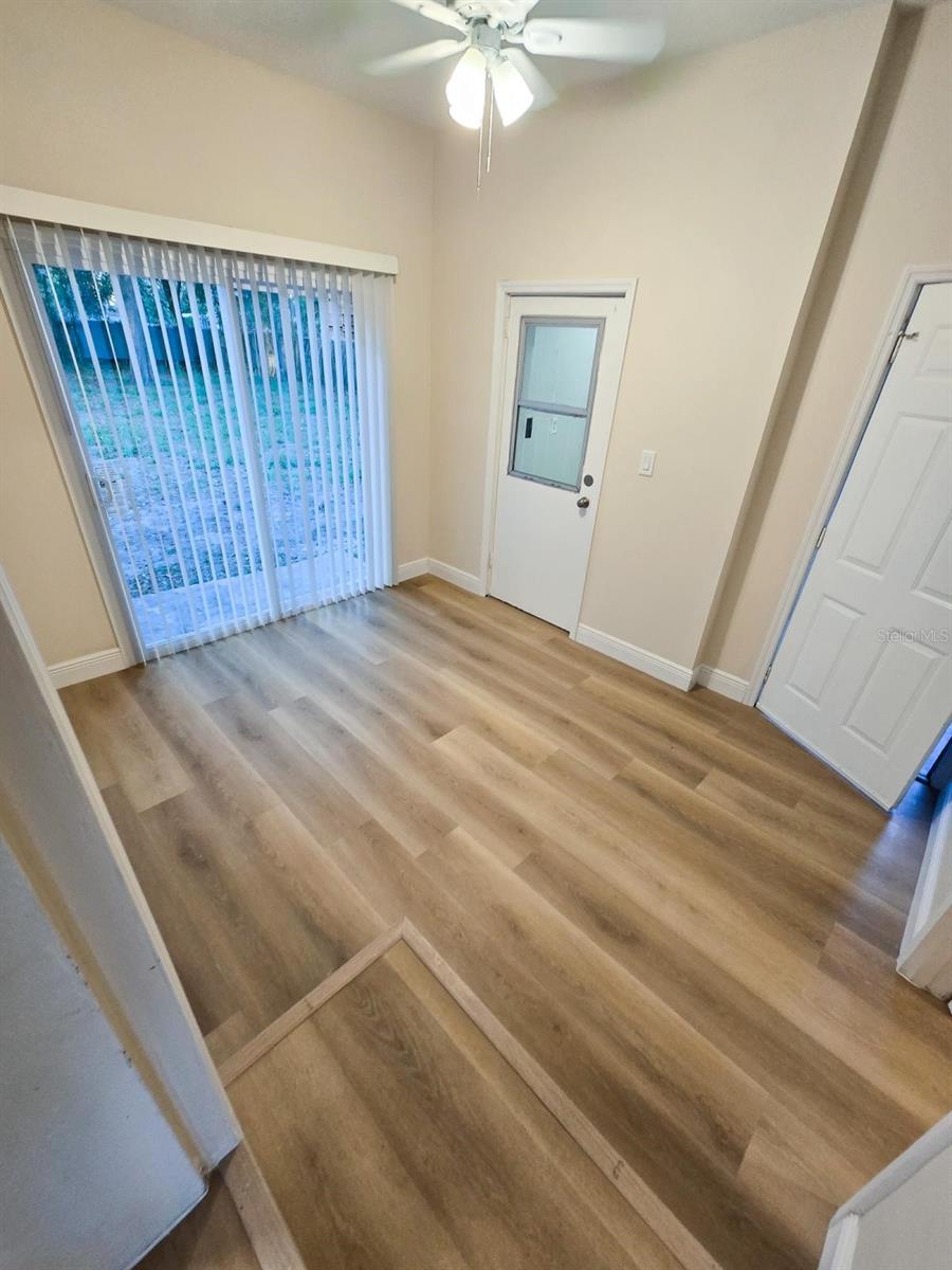 Image 17 of 27 For 453 Oakhurst Street