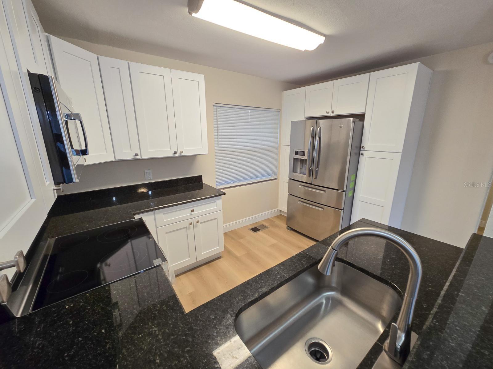 Image 9 of 27 For 453 Oakhurst Street