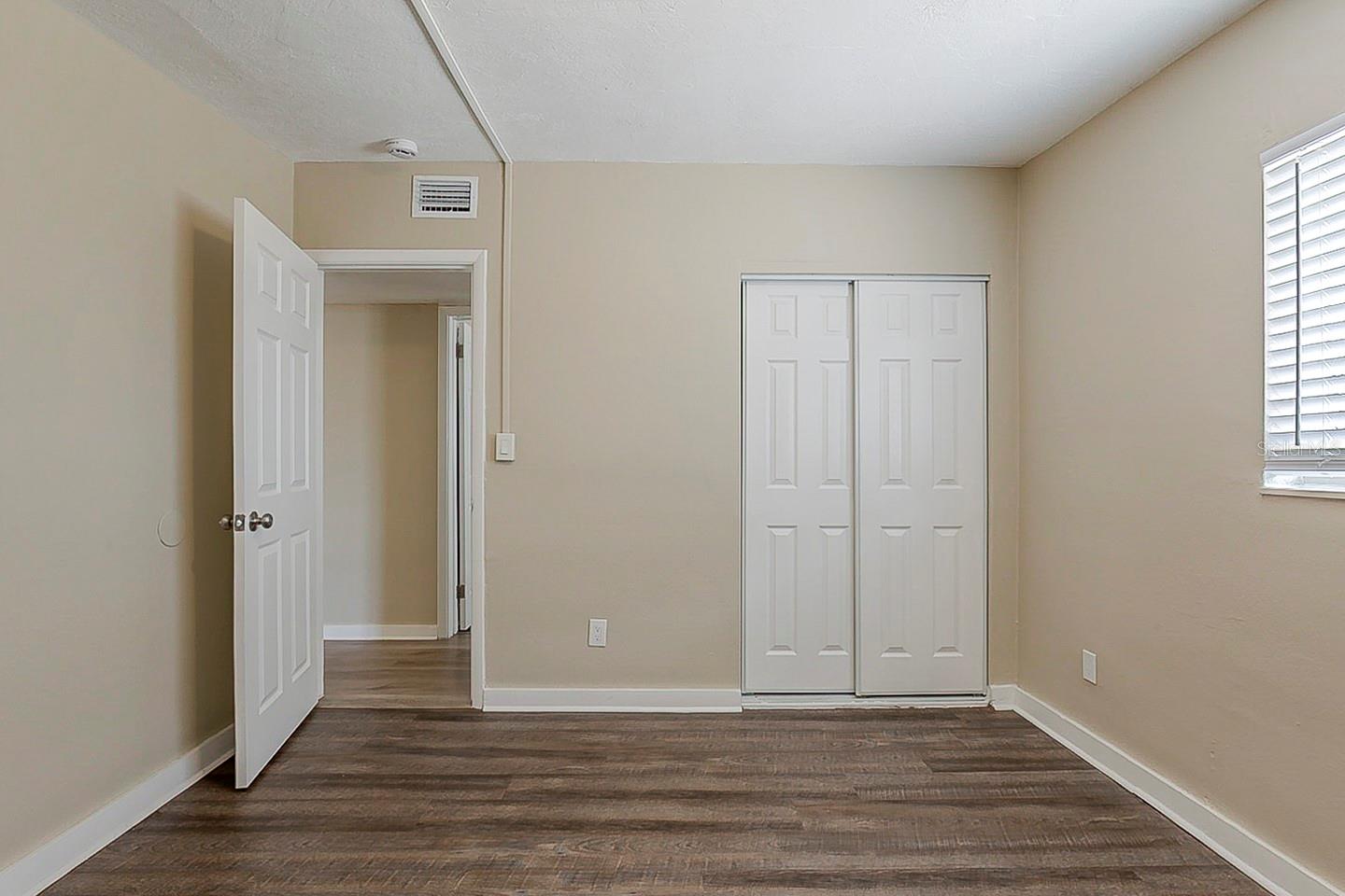 Image 17 of 23 For 4010 Emerson Avenue S