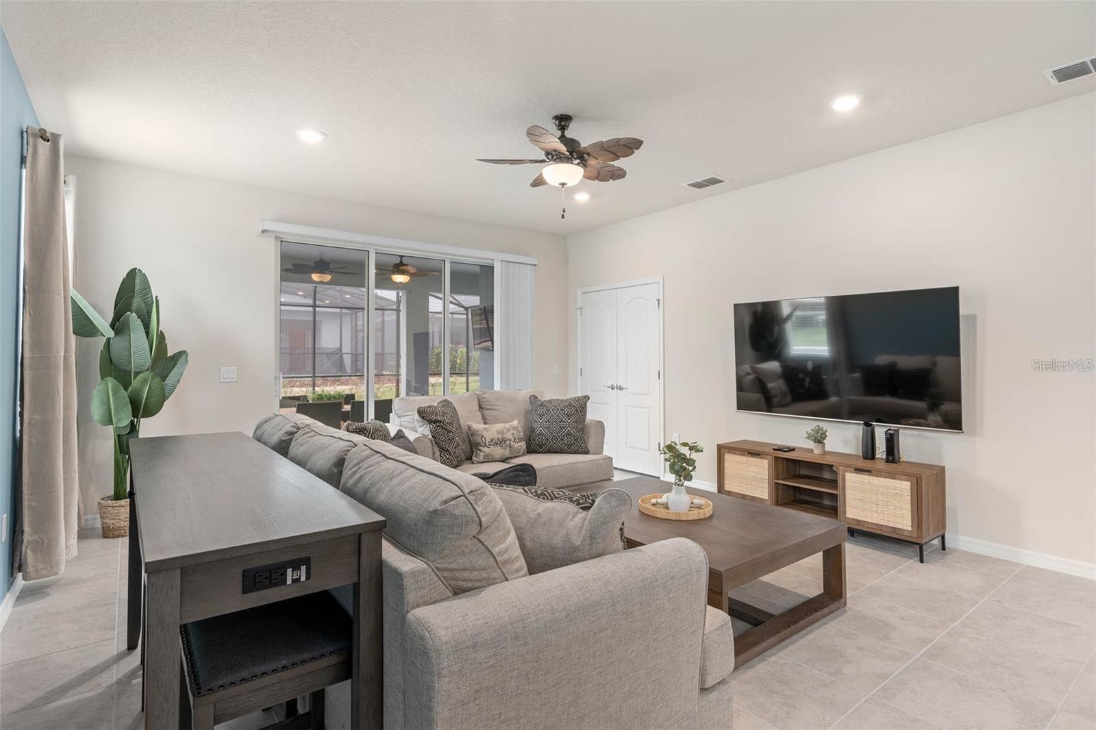 Image 4 of 29 For 7180 Oakmoss Loop