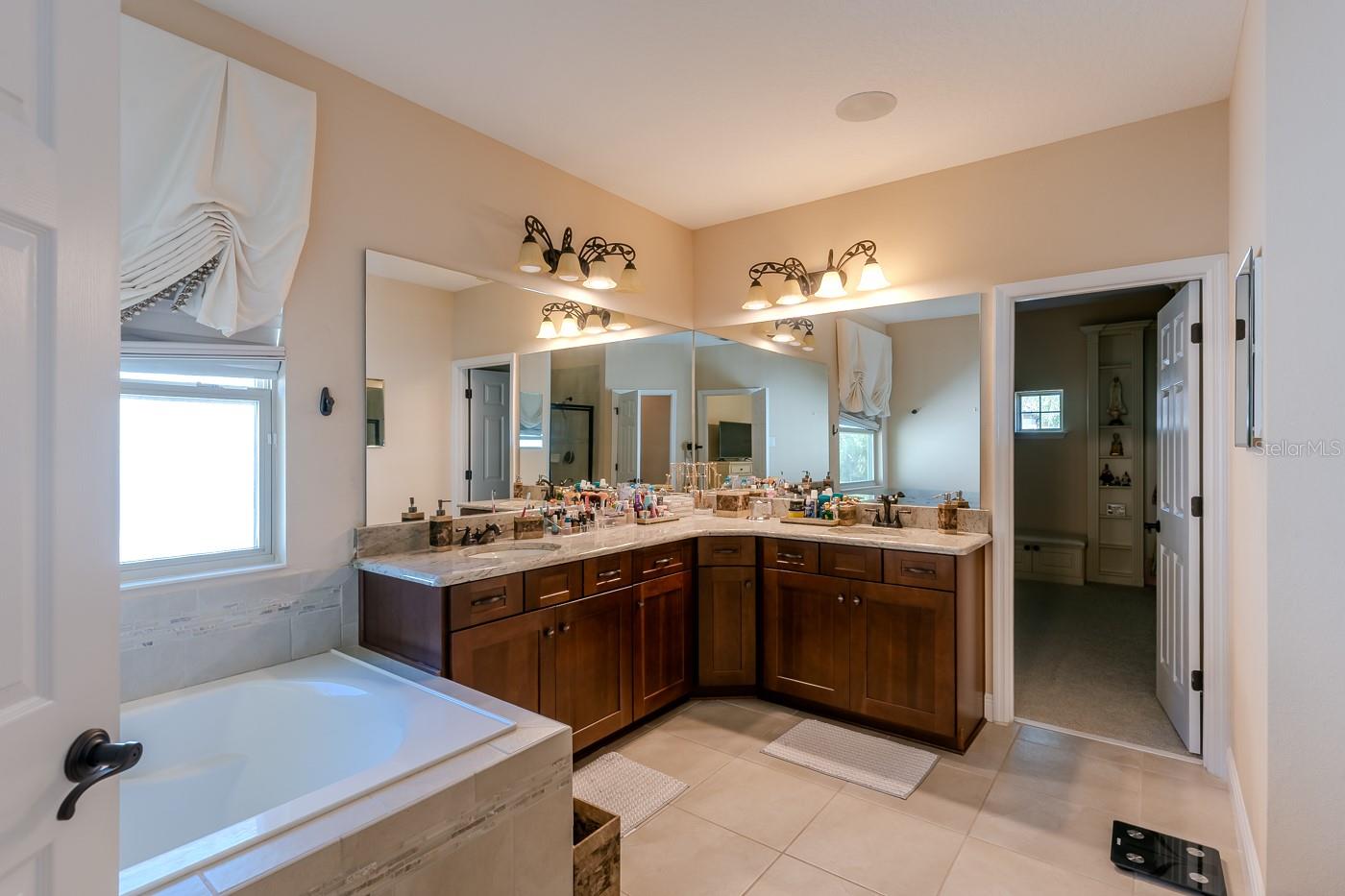 Image 54 of 97 For 2347 Kelbrook Court