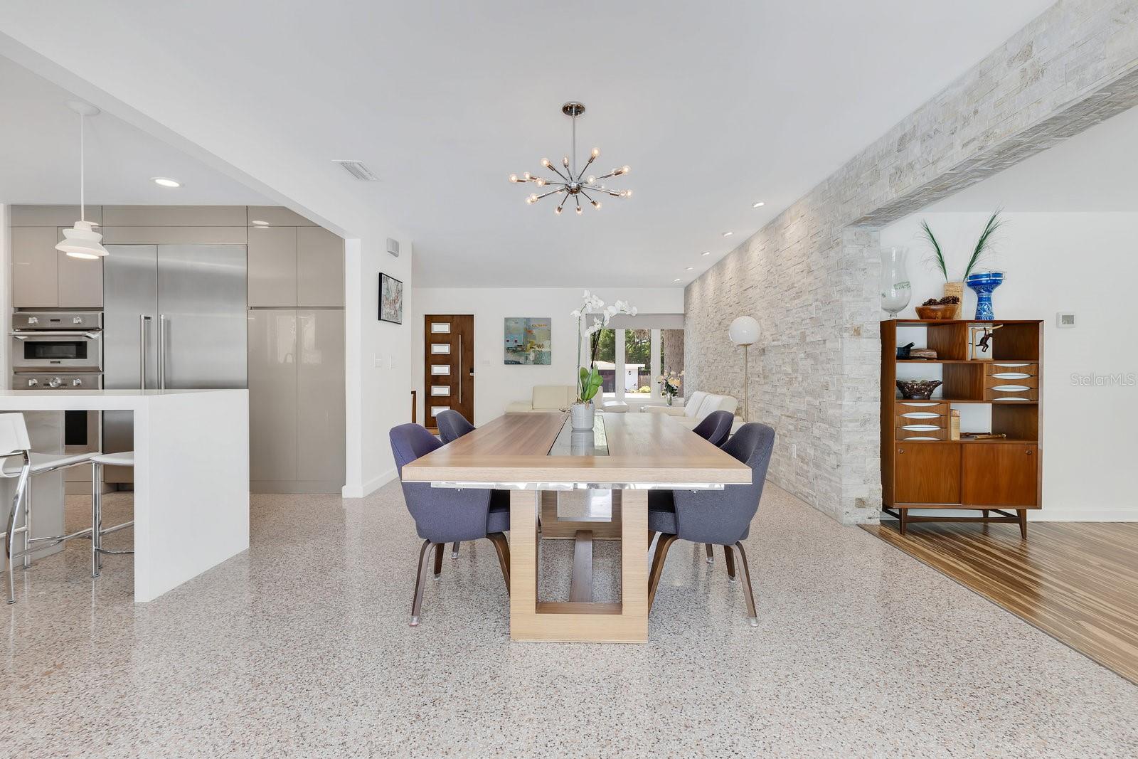 Image 11 of 66 For 2525 Venetian Way
