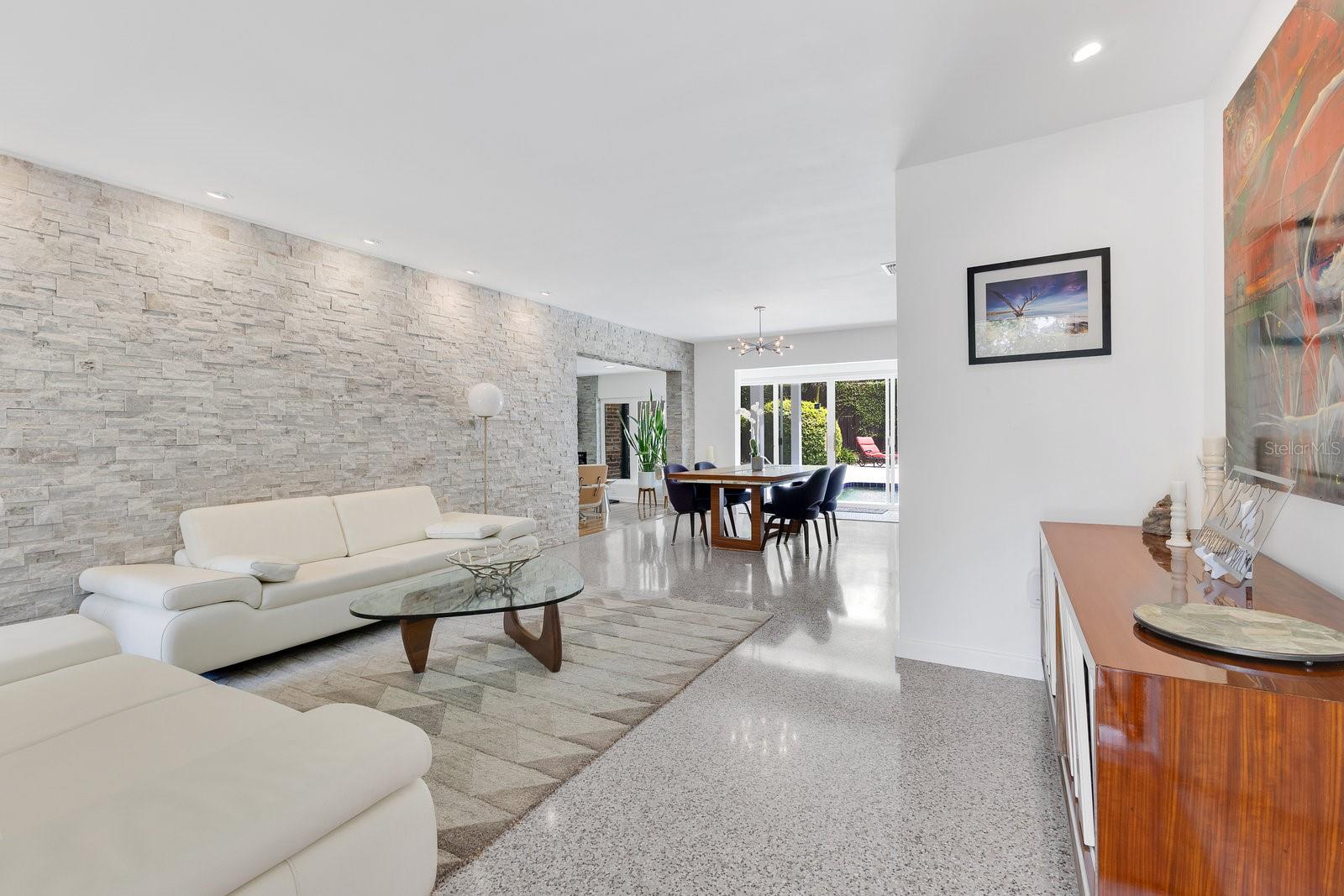 Image 13 of 66 For 2525 Venetian Way