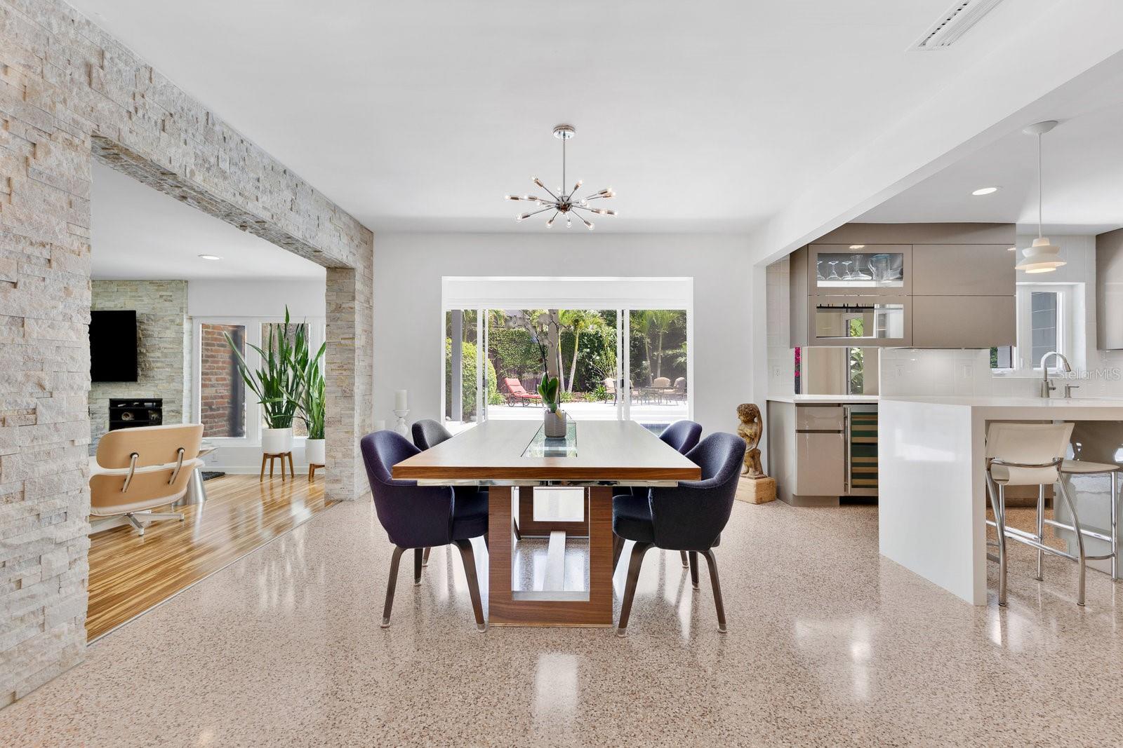 Image 17 of 66 For 2525 Venetian Way