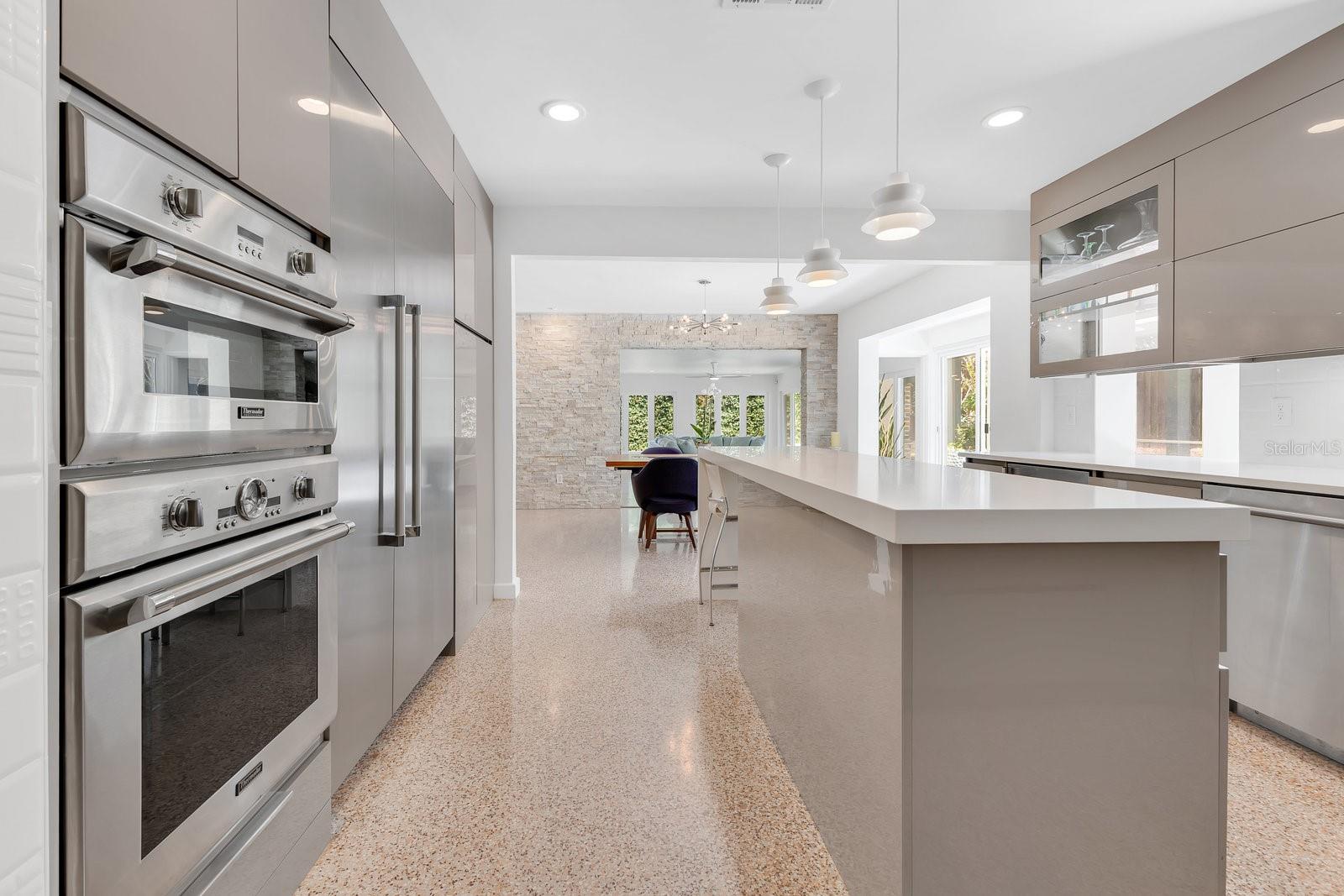 Image 20 of 66 For 2525 Venetian Way