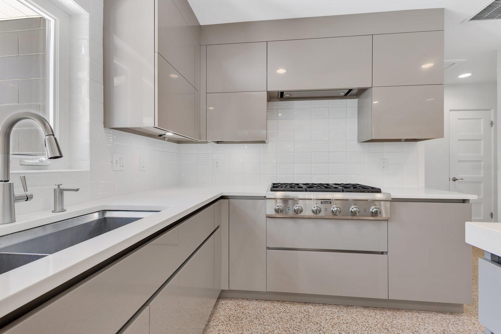 Image 21 of 66 For 2525 Venetian Way