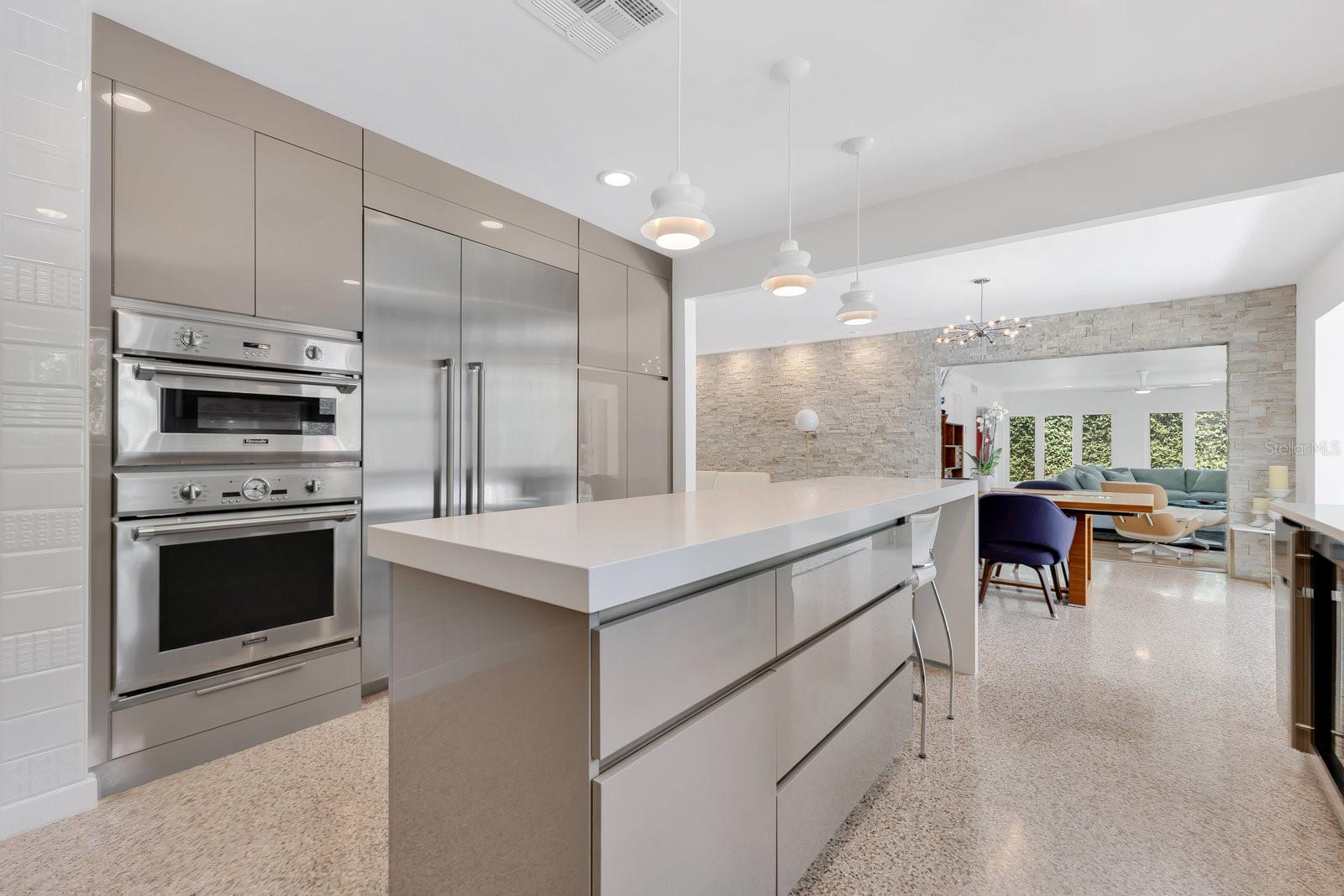 Image 22 of 66 For 2525 Venetian Way