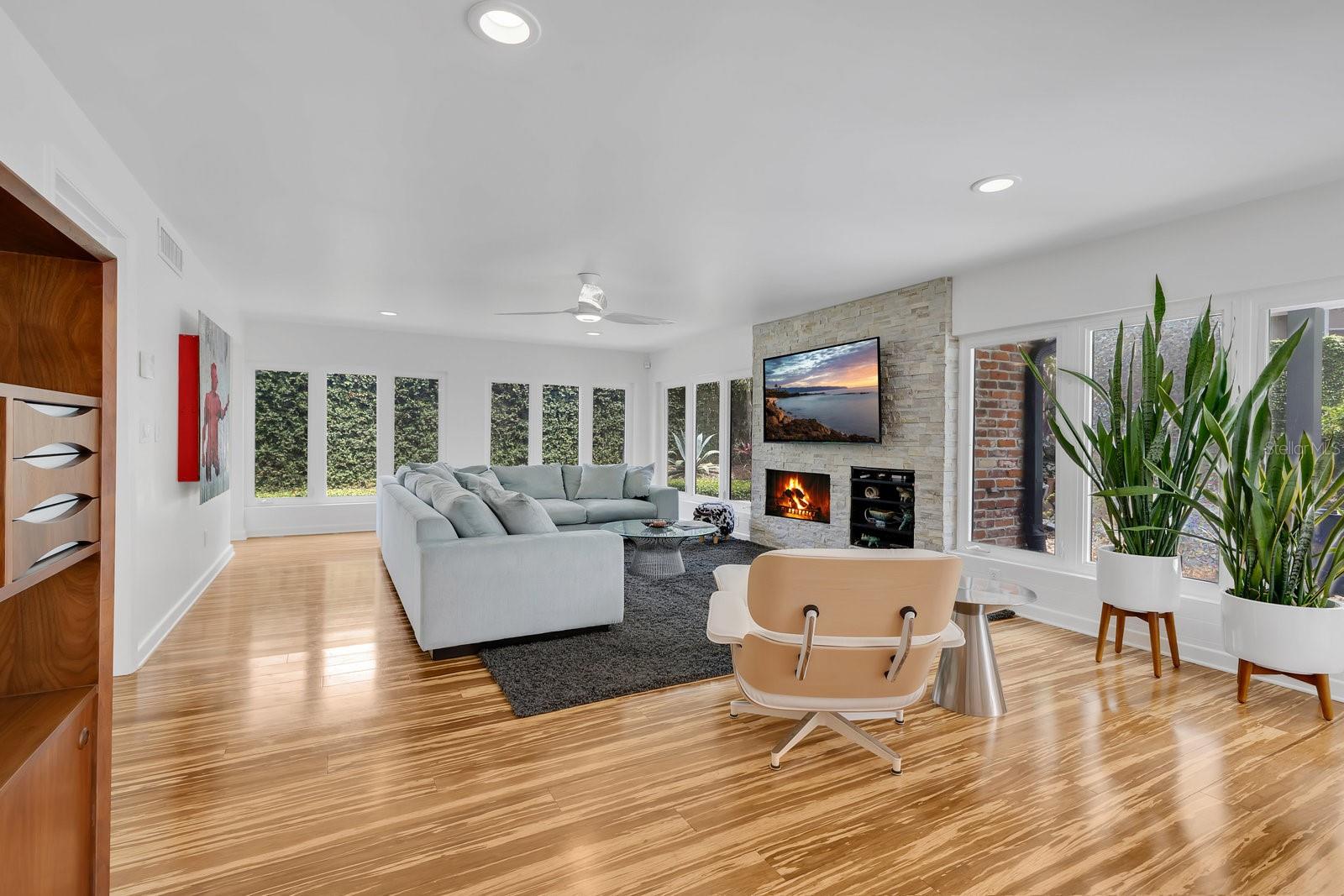 Image 25 of 66 For 2525 Venetian Way