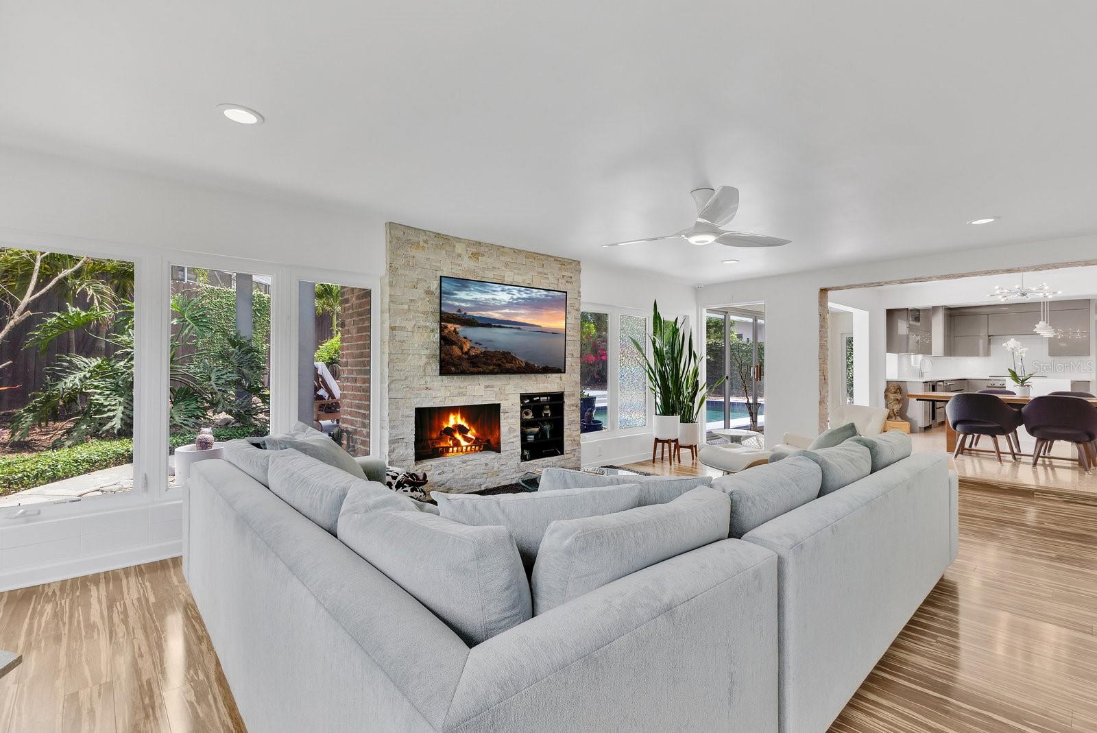 Image 26 of 66 For 2525 Venetian Way