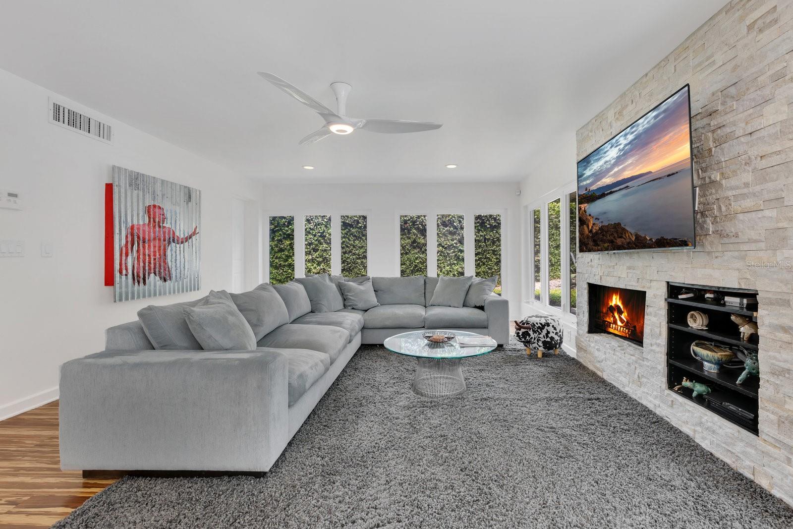 Image 27 of 66 For 2525 Venetian Way