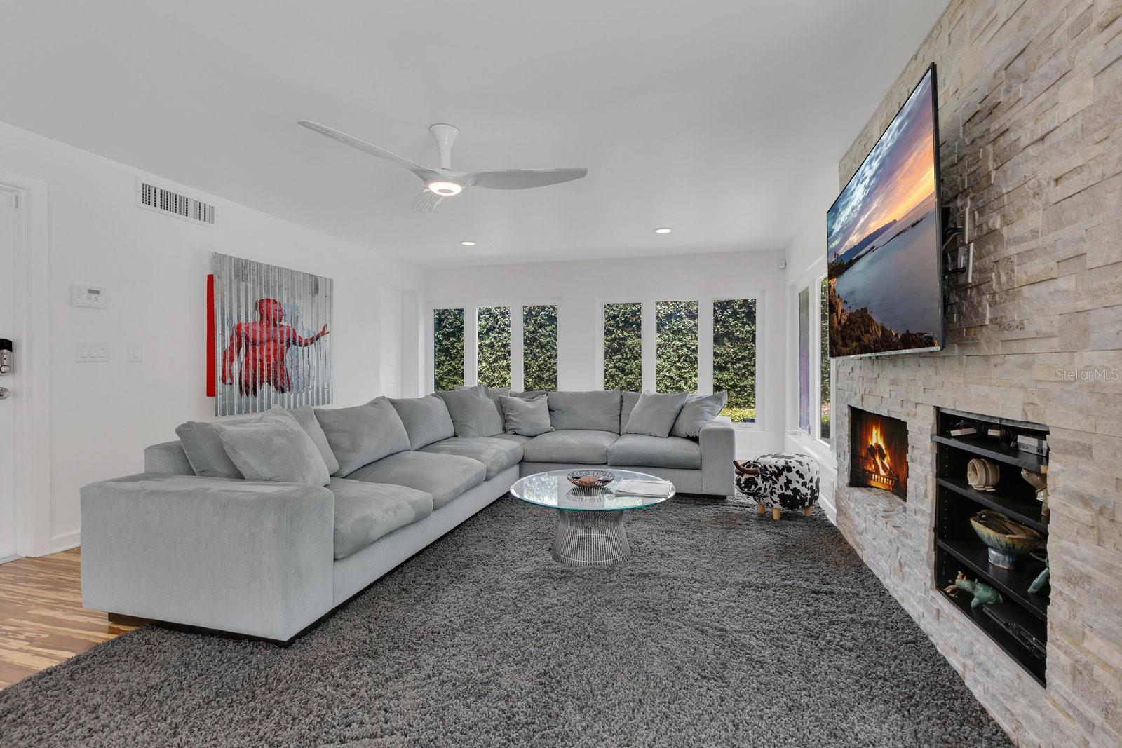 Image 28 of 66 For 2525 Venetian Way