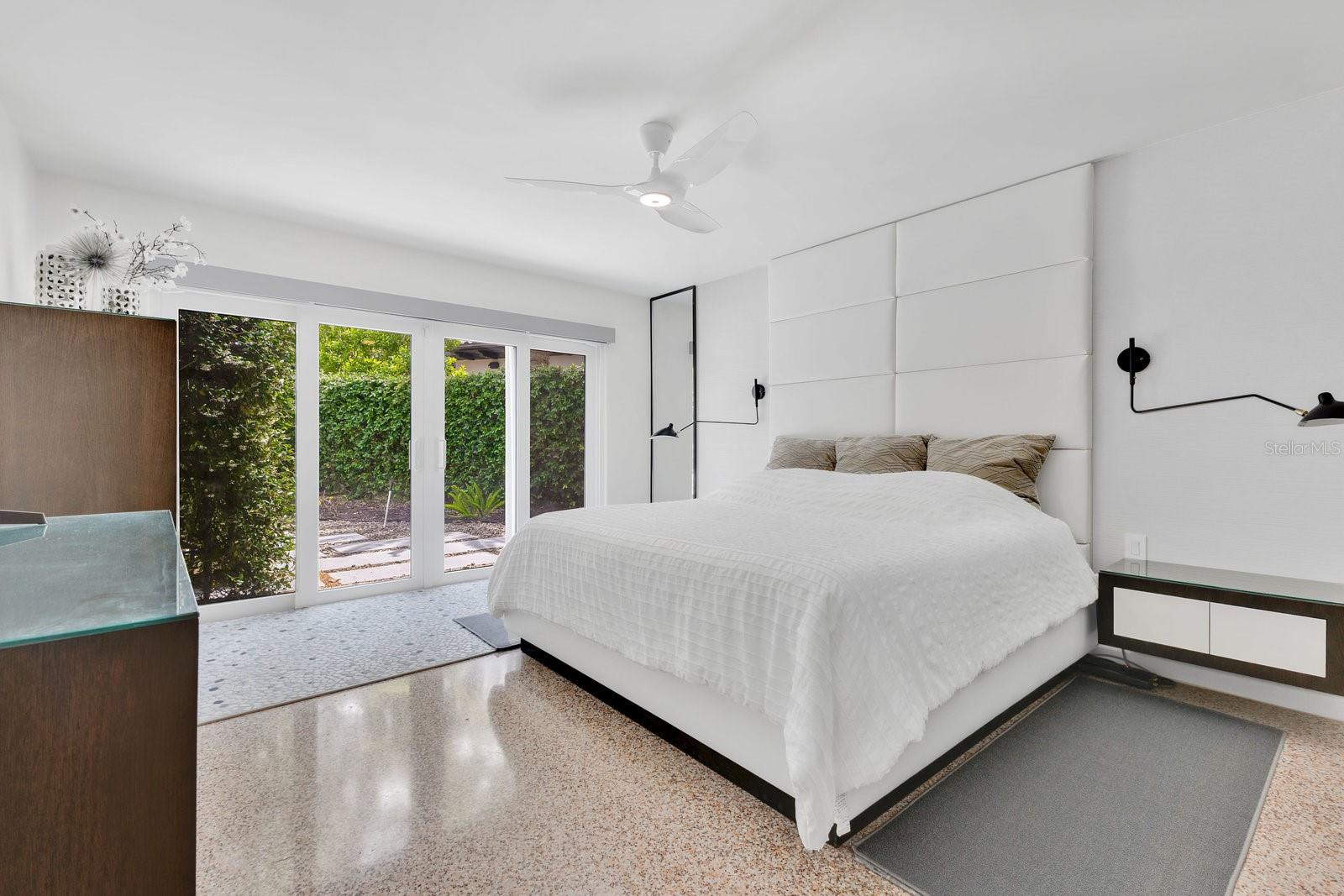 Image 32 of 66 For 2525 Venetian Way