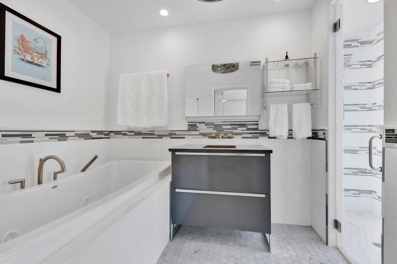Image 35 of 66 For 2525 Venetian Way