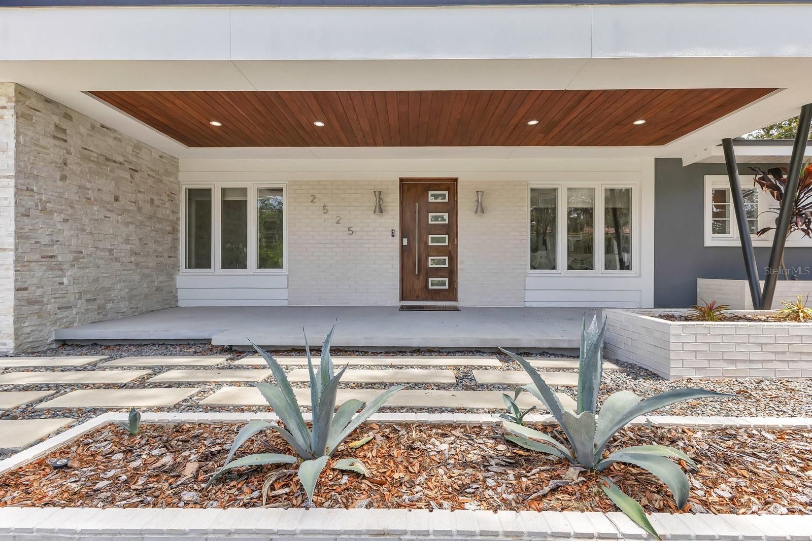 Image 4 of 66 For 2525 Venetian Way