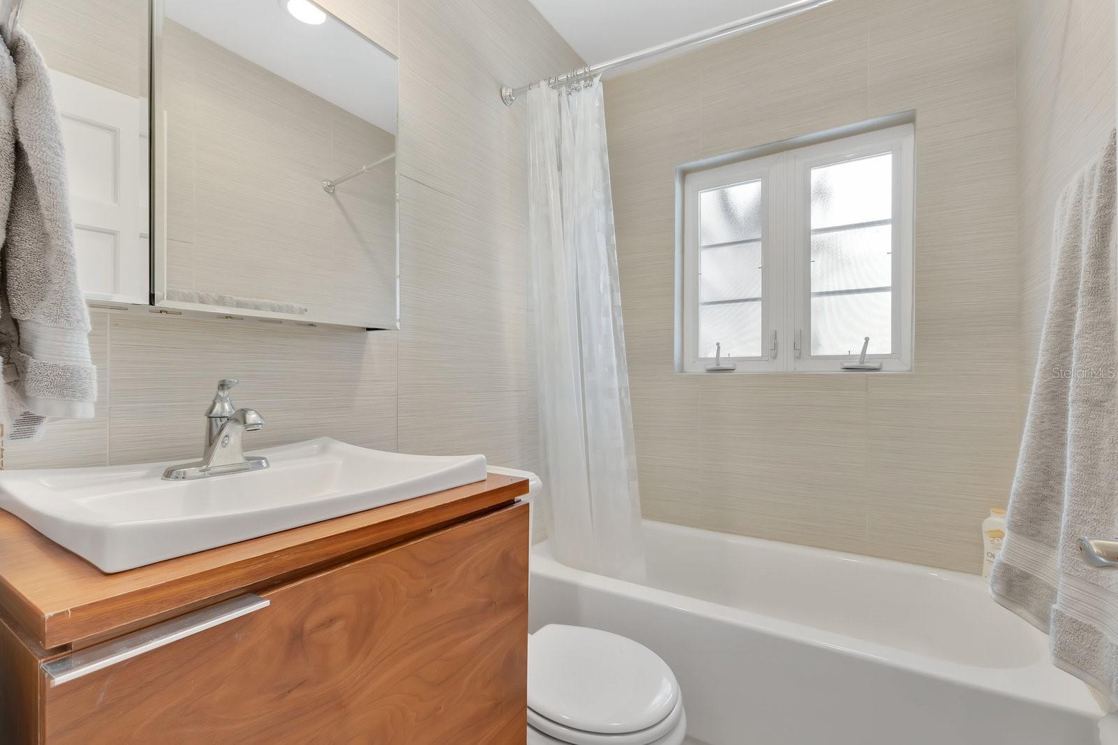 Image 41 of 66 For 2525 Venetian Way
