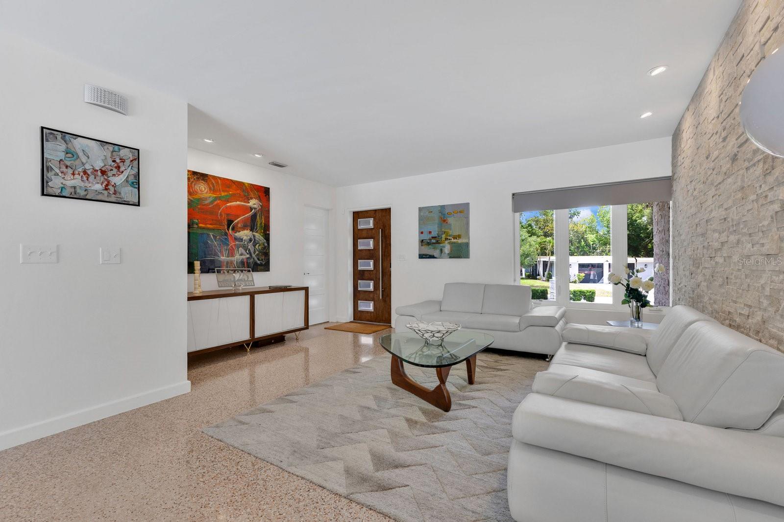 Image 7 of 66 For 2525 Venetian Way