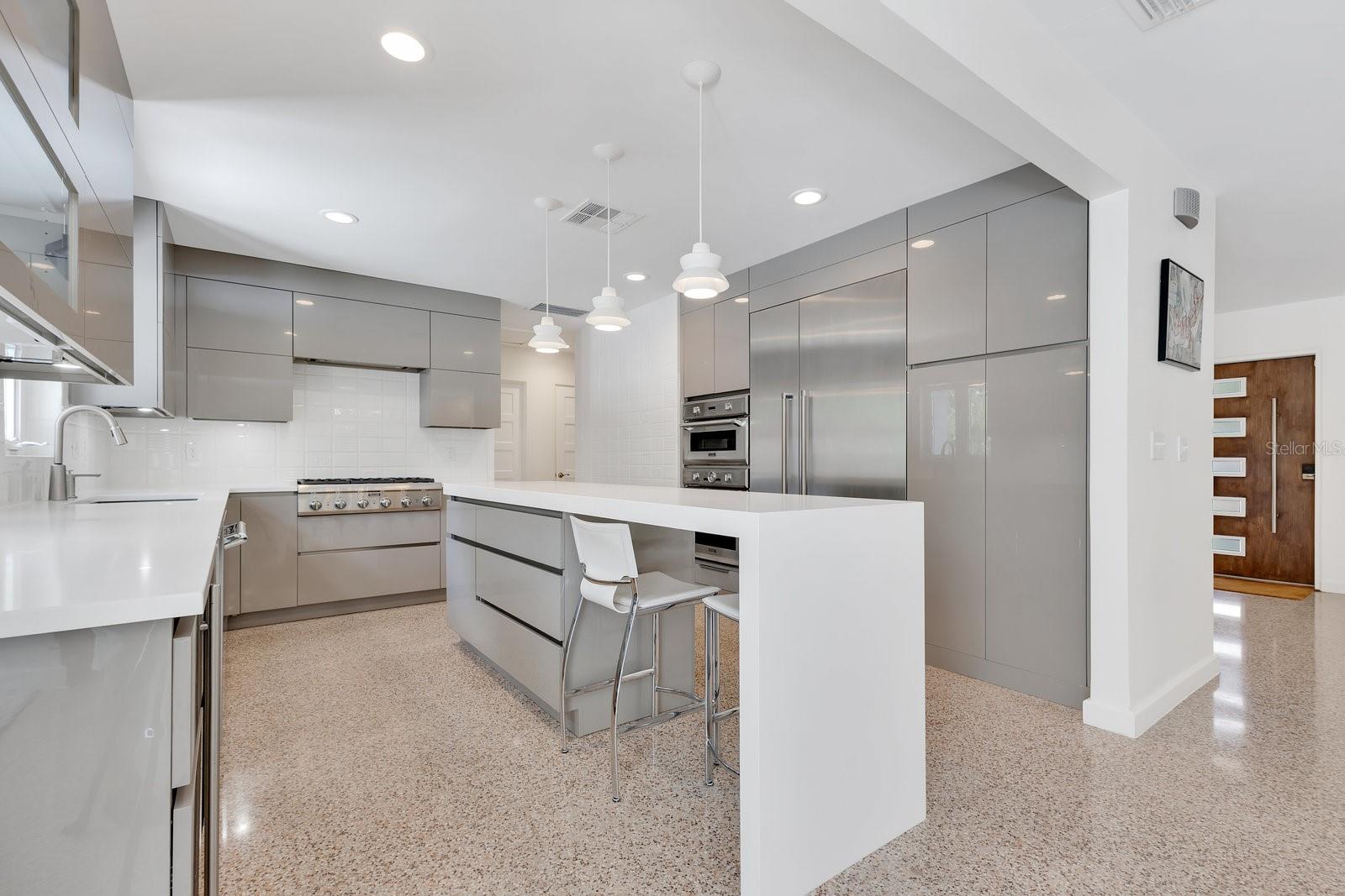 Image 9 of 66 For 2525 Venetian Way