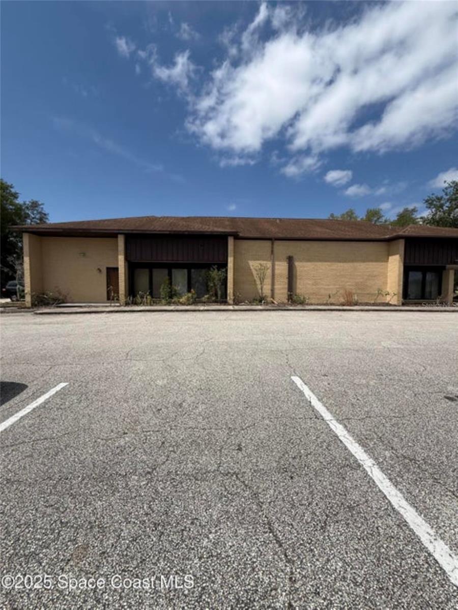 Listing photo id 0 for 1855 Jess Parrish Court