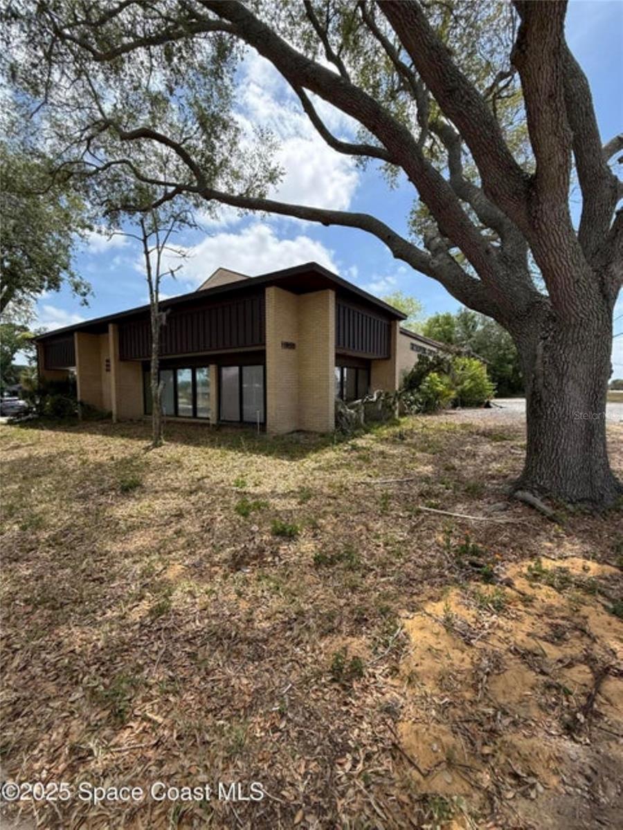 Listing photo id 6 for 1855 Jess Parrish Court